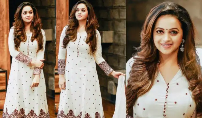 Bhavana-in-a-red-and-white-anarkali