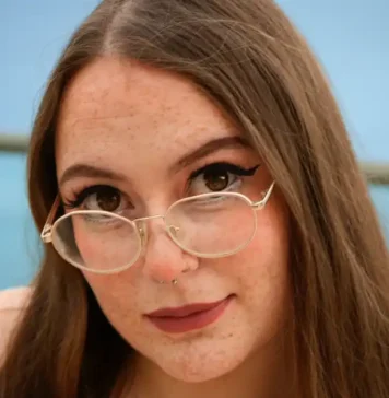 ബി#ക്കിനി ധരിക്കുന്നതിന് വിലക്ക്; 25 കിലോ ഭാരമുള്ള മാ@റിട#വുമായി ഒരു അപൂർവ്വ രോഗത്തോട് പൊരുതുന്ന യുവതിയുടെ അതിജീവന കഥ